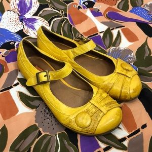 Miz Mooz size 7.5 yellow flats leather shoes